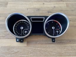 MERCEDES-BENZ Mercedes G class W463 GENUINE INSTRUMENT CLUSTER SPEEDOMETER — thumbnail 1