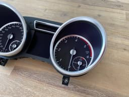 MERCEDES-BENZ Mercedes G class W463 GENUINE INSTRUMENT CLUSTER SPEEDOMETER — thumbnail 3