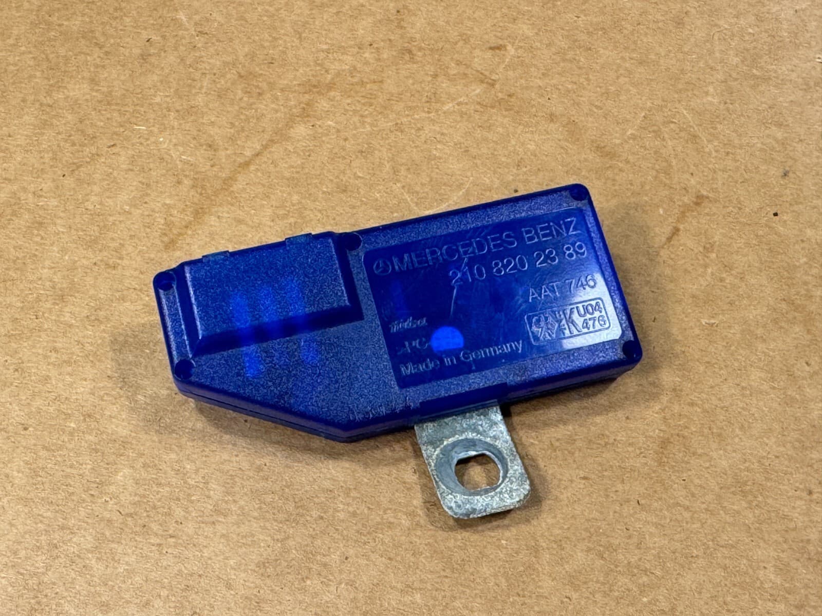MERCEDES-BENZ Mercedes E G class W210 W463 Genuine Antenna Amplifier Unit A2108202389