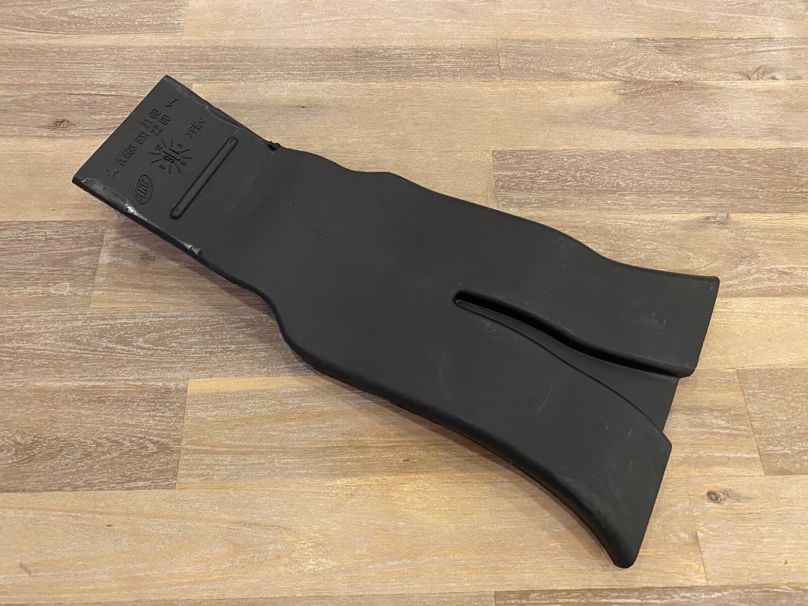 MERCEDES-BENZ Mercedes G class W463 GENUINE Rear Left ore Right Air Vent Duct For the Foot