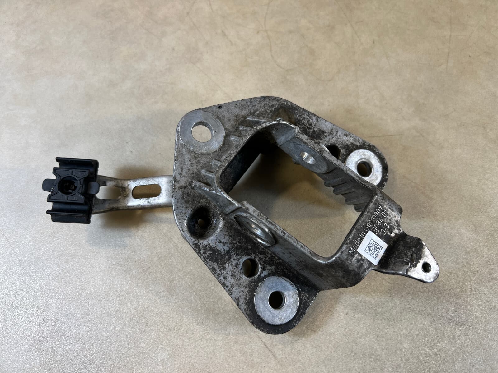 PORSCHE Porsche 911 991 GENUINE Rear Left Control Arm Bracket 99133132902