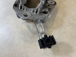 PORSCHE Porsche 911 991 GENUINE Rear Left Control Arm Bracket 99133132902 — thumbnail 4