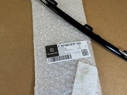 MERCEDES-BENZ Mercedes Benz VITO W447 GENUINE AMG BLACK FRONT RIGHT GRILLE TOP MOLDING TRIM — thumbnail 2