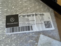 MERCEDES-BENZ Mercedes Benz VITO W447 GENUINE AMG BLACK FRONT RIGHT GRILLE TOP MOLDING TRIM — thumbnail 4