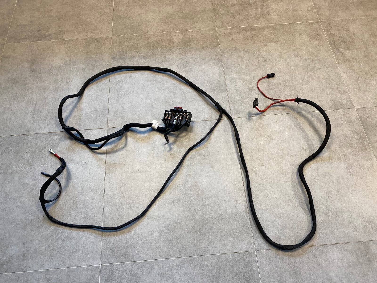 MERCEDES-BENZ Mercedes G class W463 GENUINE Battery Wire with Fuse Box A4635408006