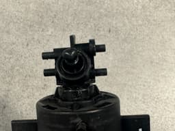 BMW BMW E70 X5 RIGHT PASSENGER HEADLAMP WASHER WIPER SPRAY NOZZLE ACTUATOR 7173852 — thumbnail 2