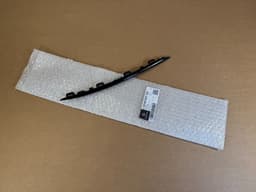 MERCEDES-BENZ Mercedes Benz VITO W447 GENUINE AMG BLACK FRONT RIGHT GRILLE BOTTOM MOLDING TRIM — thumbnail 1
