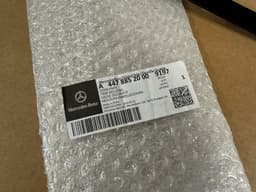MERCEDES-BENZ Mercedes Benz VITO W447 GENUINE AMG BLACK FRONT RIGHT GRILLE BOTTOM MOLDING TRIM — thumbnail 3