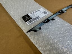 MERCEDES-BENZ Mercedes Benz VITO W447 GENUINE AMG BLACK FRONT RIGHT GRILLE BOTTOM MOLDING TRIM — thumbnail 10