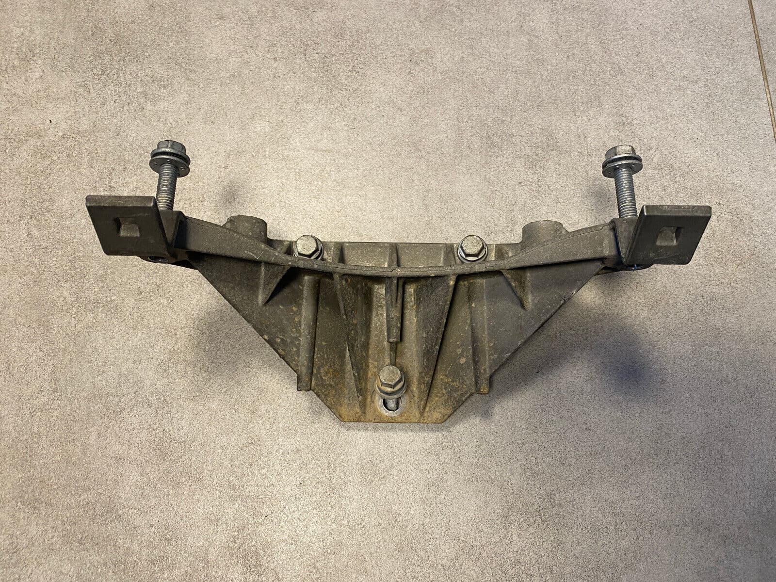 BMW OEM BMW X5 X6 series E70 E71 F15 F16 Engine Holder 51717137238