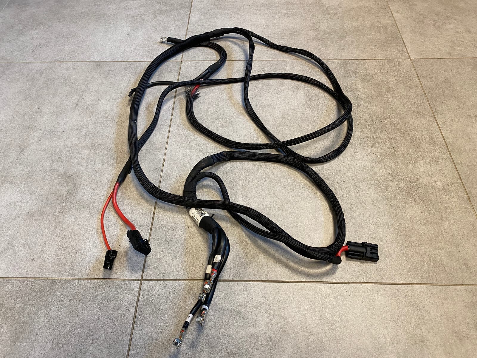 MERCEDES-BENZ Mercedes G class W463 GENUINE Battery Wire A4635408006