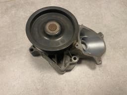 BMW GENUINE BMW X5 E70 X6 E71 Exchange coolant pump, mechanical 11517805810 — thumbnail 3