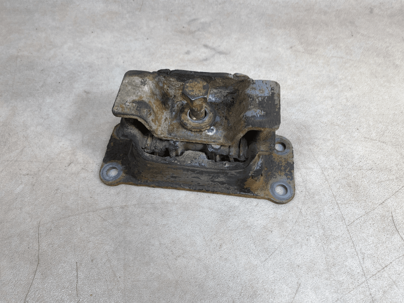 BMW GENUINE BMW E23 7 Rear Axle Differential Rubber Mounting 33171125290