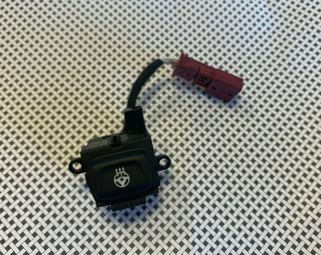 BMW BMW 1 2 3 5 6 7 8 X3 X4 X5 X6 X7 OEM G series Steering Wheel Heating Pushbutton