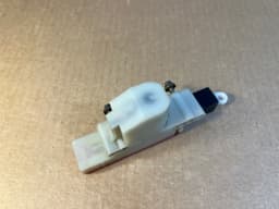 BMW GENUINE BMW 3 E30 7 E23 Actuator for rear inner door 51261373184 — thumbnail 4