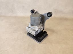 BMW GENUINE BMW 5 Series G30 G31 ABS PUMP BRAKE HYDRAULIC 6895450 — thumbnail 1