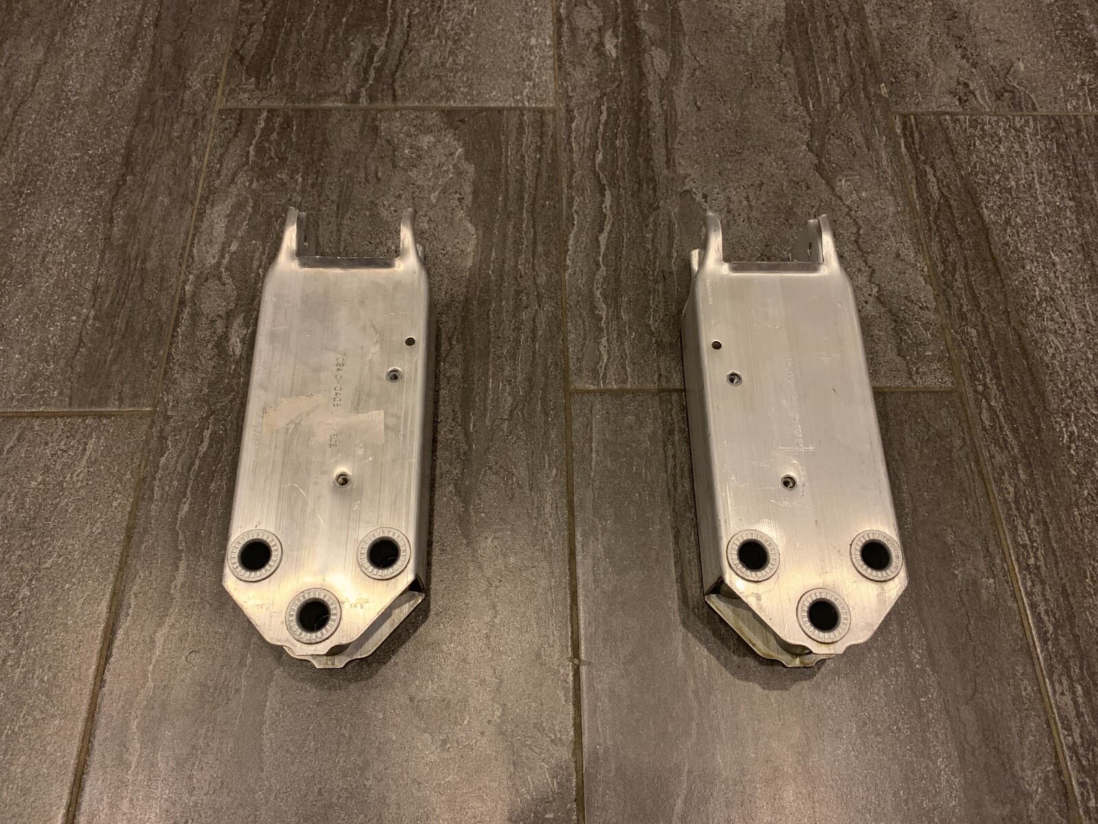 BMW BMW 5 GT F07 OEM Front Bumper Crash Carrier Bar Holders x2 gb Left & Right