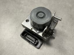 PORSCHE Porsche 991 911 GENUINE ABS BRAKE UNIT HYDRAULIC VALVE BLOCK — thumbnail 1