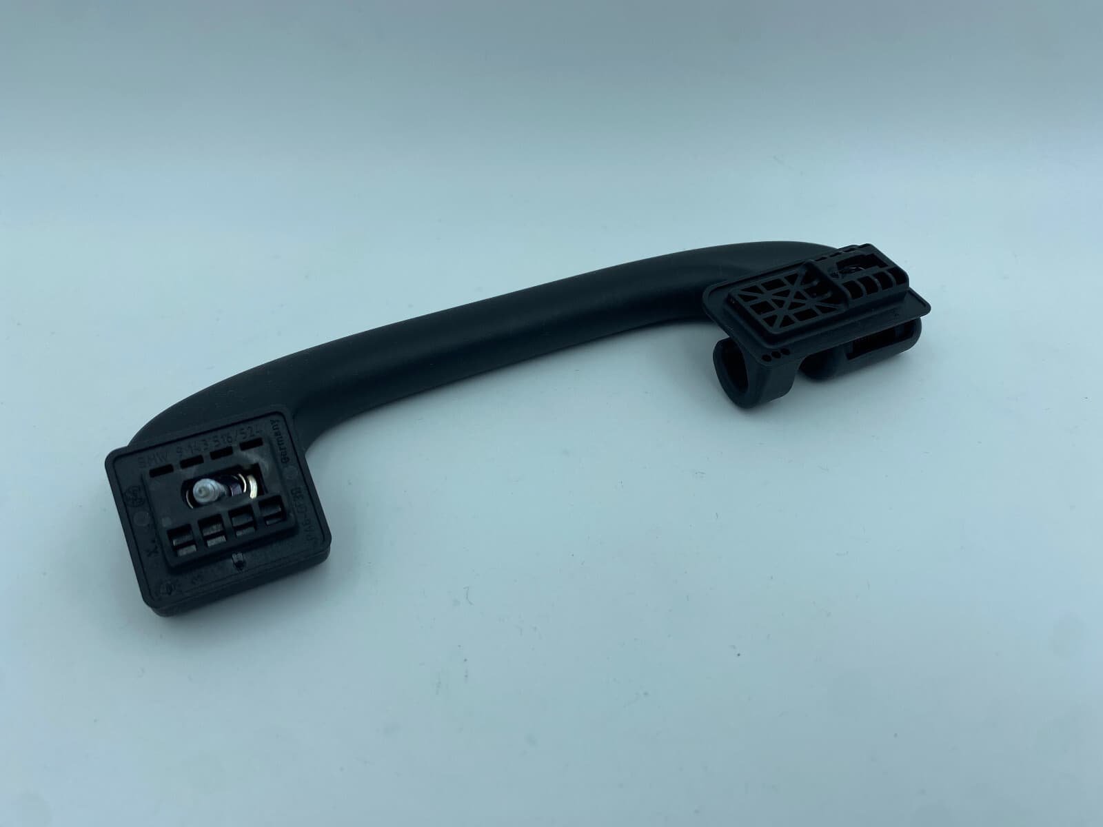 BMW BMW E60 E90 REAR RIGHT OVERHEAD INTERIOR GRAB HANDLE 9143530