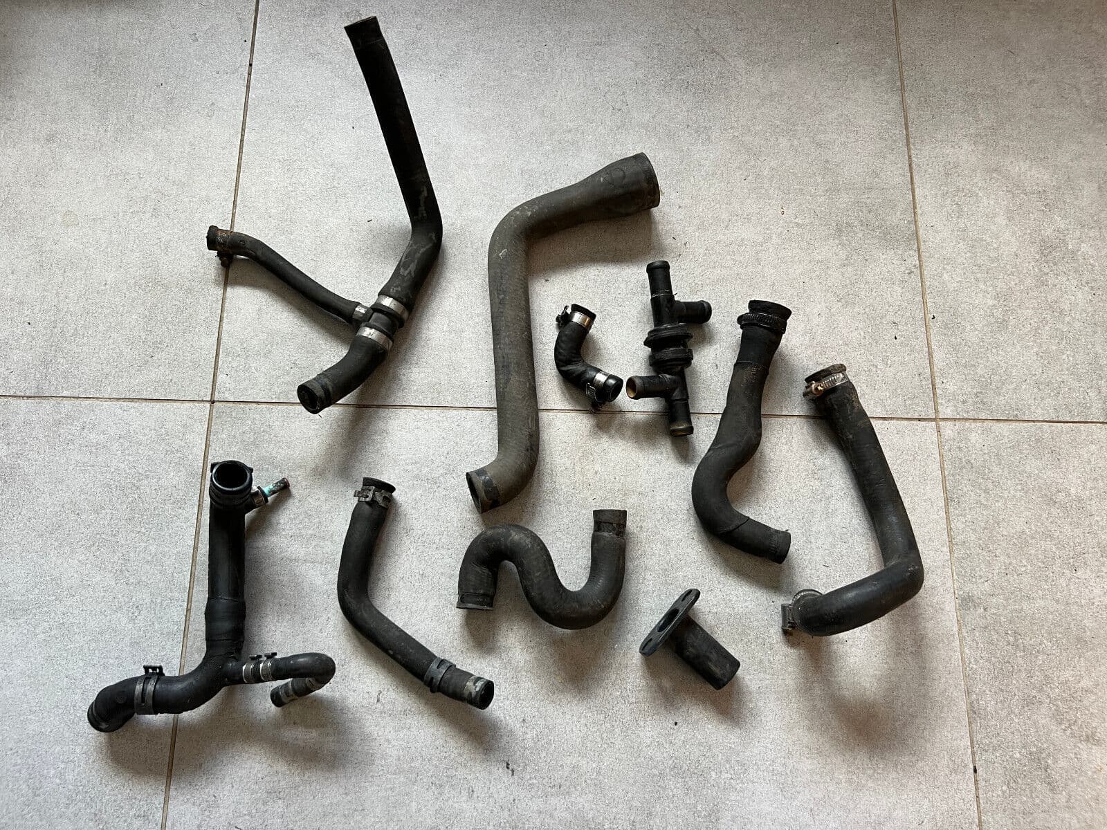 MERCEDES-BENZ Mercedes G class W463 G400 CDI GENUINE Coolant Hoses