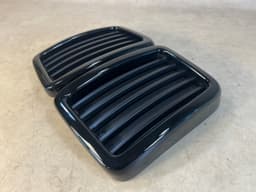 BMW GENUINE BMW 7 E23 Front Grille center BLACK SCHWARZ 51131916509 — thumbnail 4