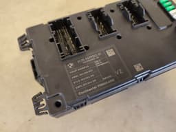 BMW BMW 1 2 3 4 F20 F22 F30 F36 REAR BODY COMFORT CONTROL ECU FUSE BOX 9499002 — thumbnail 7