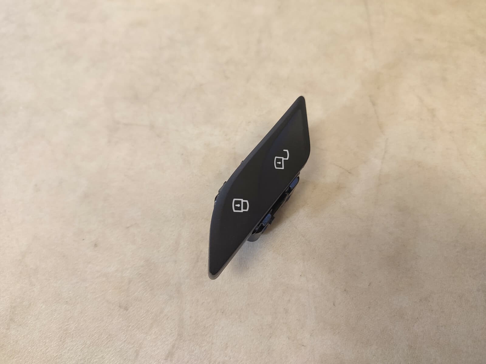 BMW BMW F90 5er G30 G32 G31 Push Button Central Locking Right 61319860546