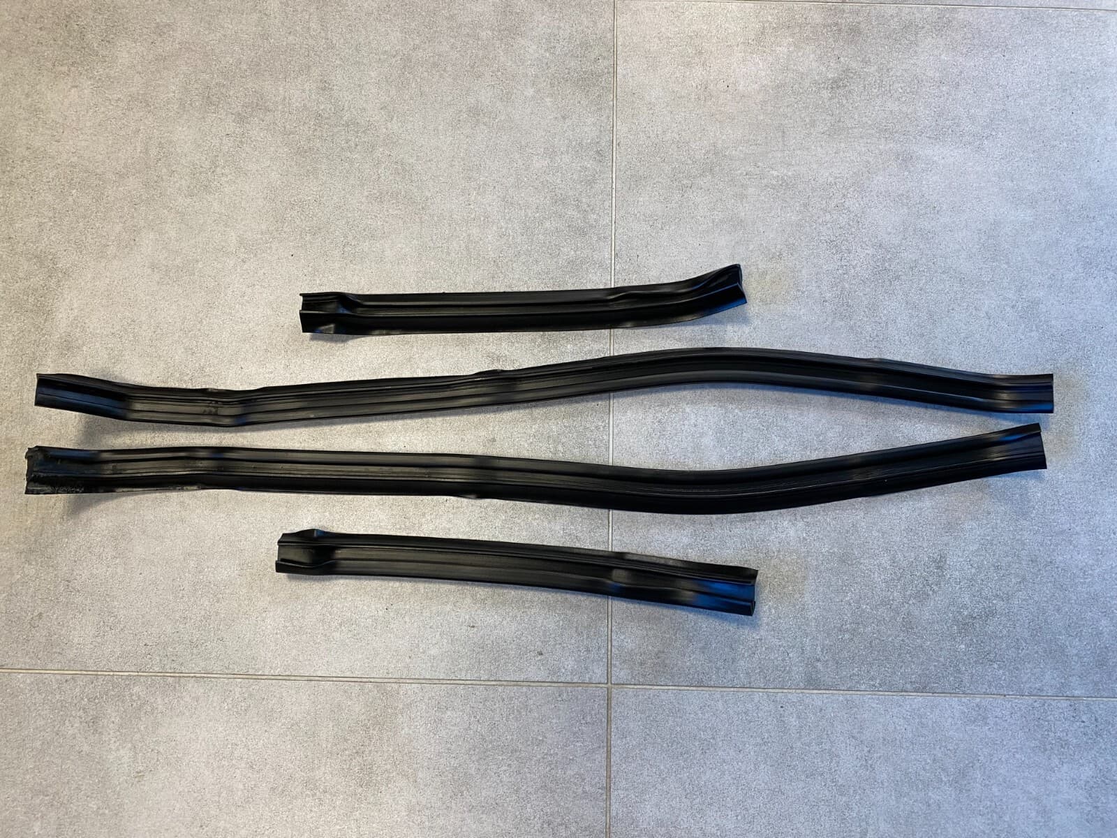 BMW BMW 7 E23 GENUINE Front Wheel Arch Fender Cover Sealing SET x4 psc