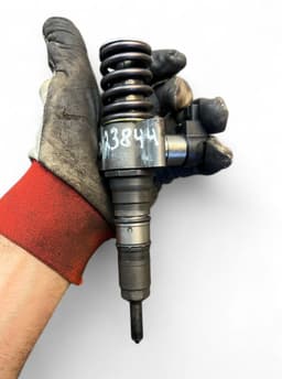 VW 03G130073T Fuel Injector VW PASSAT B6 (3C) (2005-2010) — thumbnail 5