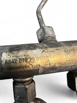MERCEDES-BENZ A6420702995 A6420703095 6420702995 6420703095 Fuel Distributor / fuel rail MERCEDES-BENZ E-CLASS (W212) (2009-2016) — thumbnail 6