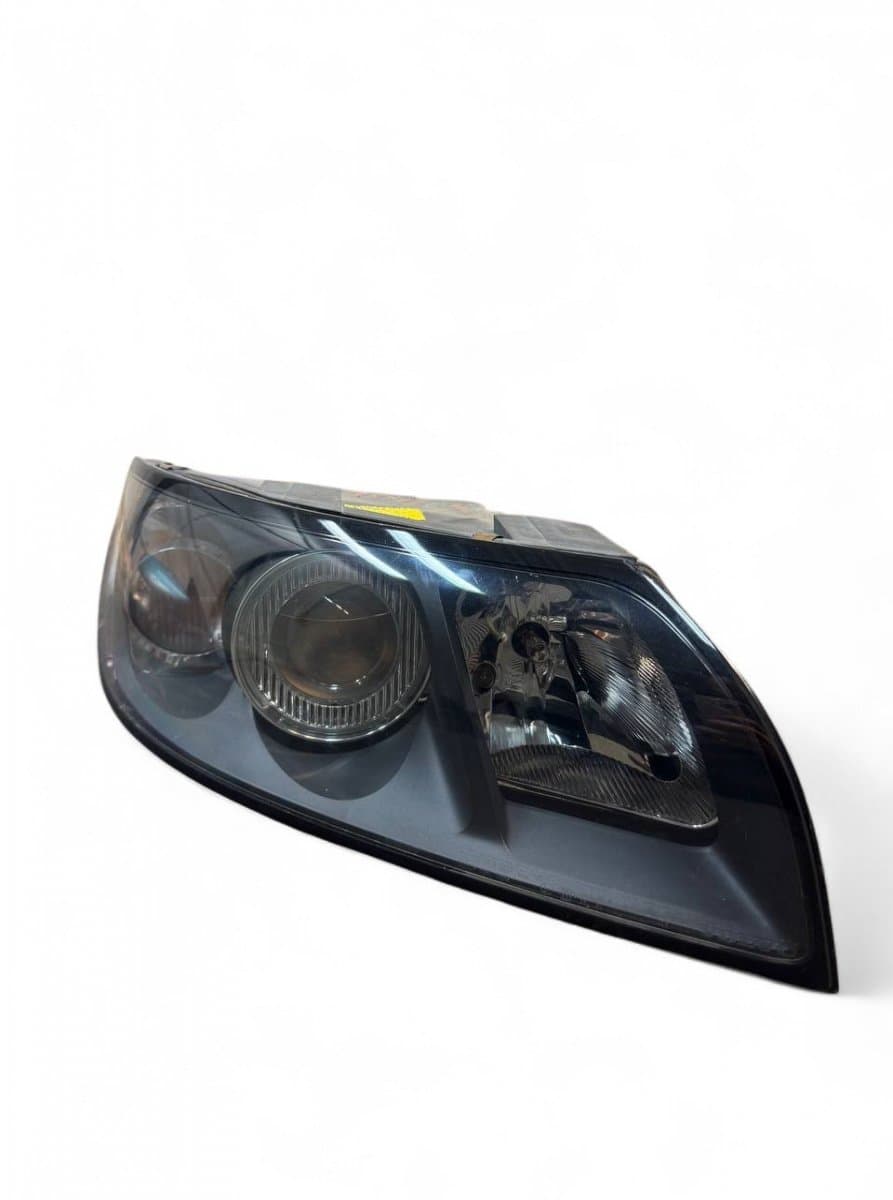 VOLVO 30678899 Headlight right VOLVO S40 / V50 / C30 / C70 (MS, MW) (2004-2012)