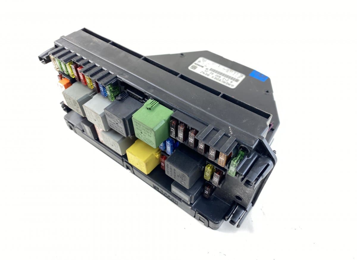 MERCEDES-BENZ F005V01525 F005V01626 Fuse box MERCEDES-BENZ E-CLASS (W212) (2009-2016)