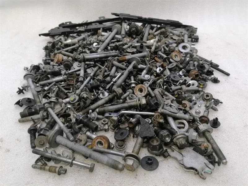 ROLLS ROYCE Rolls Royce Ghost Series II 2 Screws Bolts from One Car Set Screws-