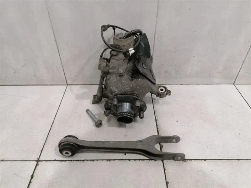 PORSCHE Porsche 911 991 Turbo Right Front Hub Center Lock 99134165824 Wheel Bearing Housing