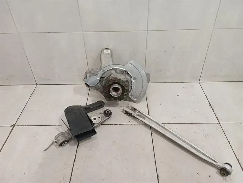PORSCHE Porsche Cayman 981 GT4 Right Rear Hub 98133111283 Wheel Bearing Housing Rear Right -