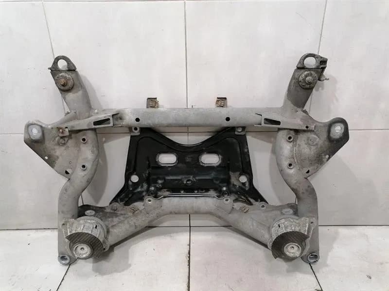 Mercedes C Class W204 Beam Subframe Front A2046281057 Front Axle Carrier