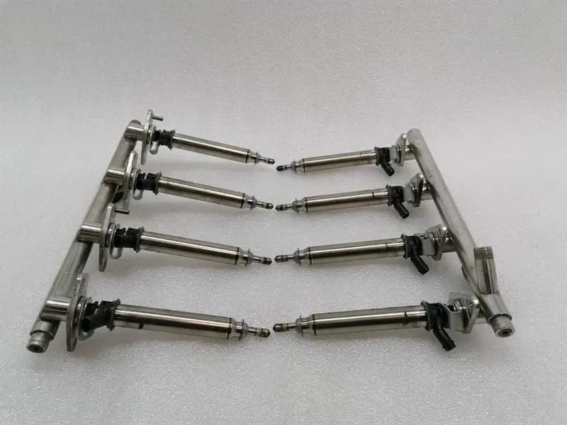 MERCEDES-BENZ MERCEDES W205 C63 AMG Fuel Rail A2740701195 Fuel Injector Molding Injector -