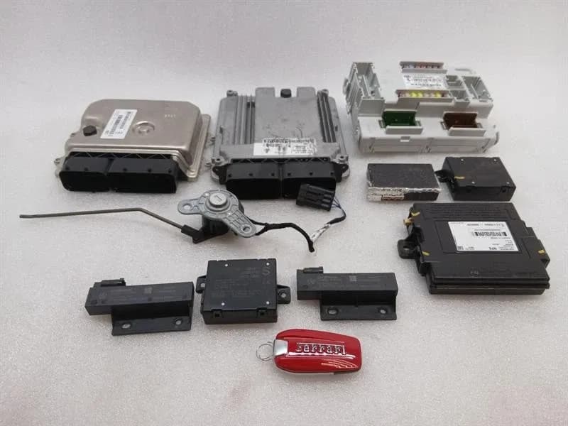 Ferrari GTC4 Lusso T 3.9 V8 F151M Engine ECU SET 337737 Engine ECU SET-