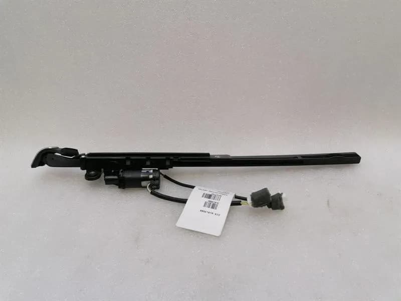Ferrari GTC4 Lusso F151M Right Seatbelt Feeder 81913500 Belt Extension-
