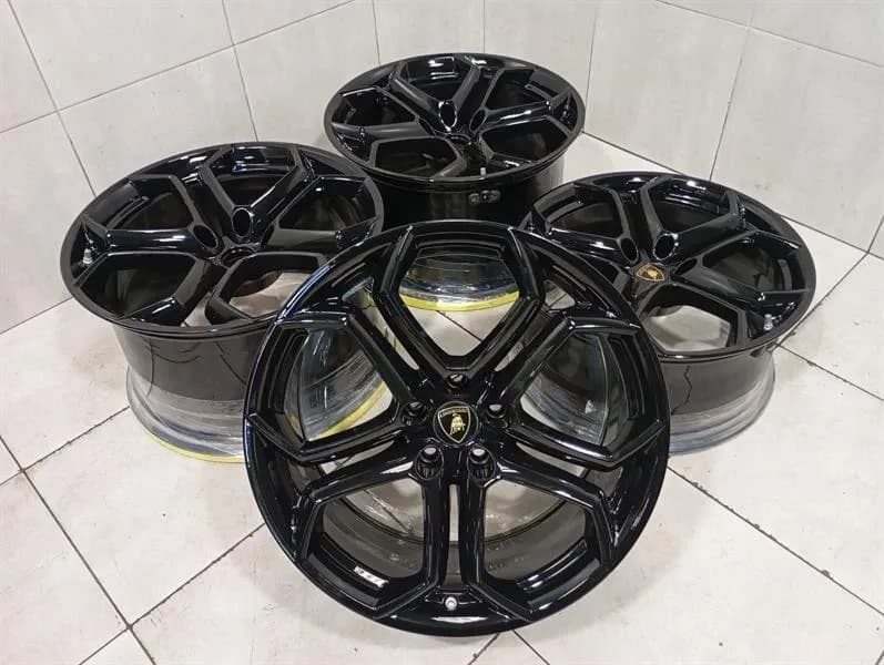 19 20 Amborghini Aventador Alloy Wheel Set SET 470601025A Alloy Wheel 470601025 -