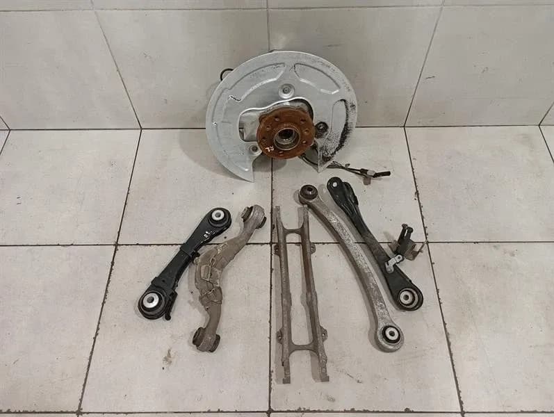 BMW 5 Series F90 G30 M5 Left Rear Hub 7857065 Wheel Bearing Housing Rear Left -