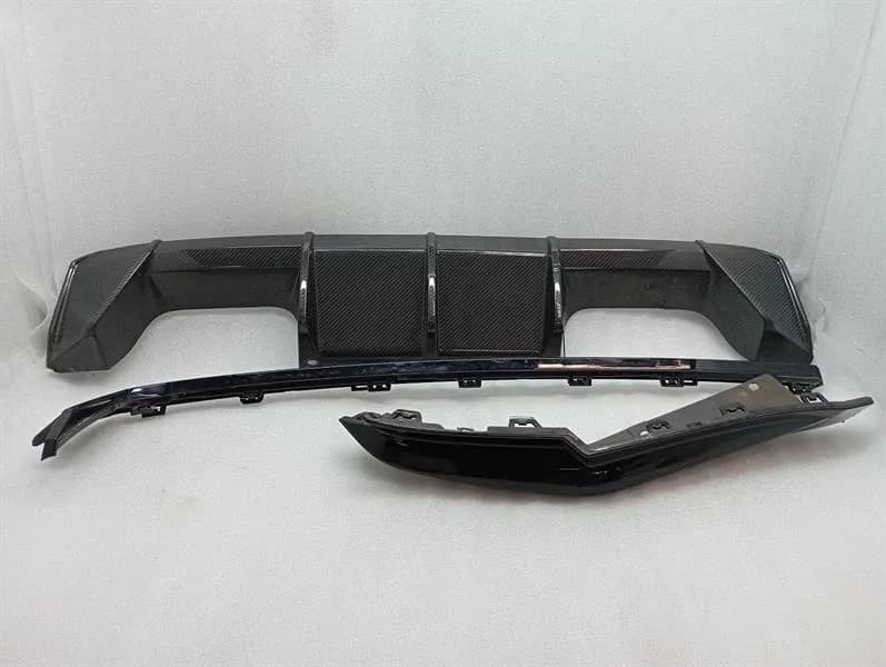 BMW BMW 4 G83 M4 rear bumper 8075031 carbon with defects rear bumper-