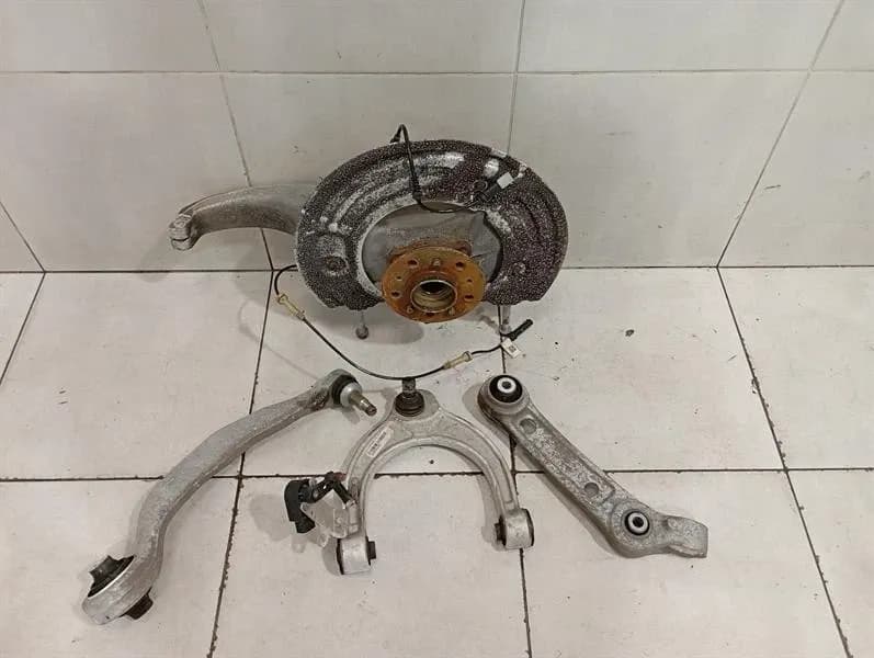 BMW 5 Series F90 G30 M5 Right Front Hub 7857012 Wheel Bearing Housing Front Right-