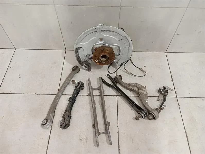 BMW 5 Series F90 G30 M5 Right Rear Hub 7857066 Wheel Bearing Housing Rear Right -