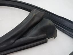 FERRARI FERRARI CALIFORNIA T F149 WINDSCREEN SEAL 69758000 WINDSHIELD SEALS- — thumbnail 3