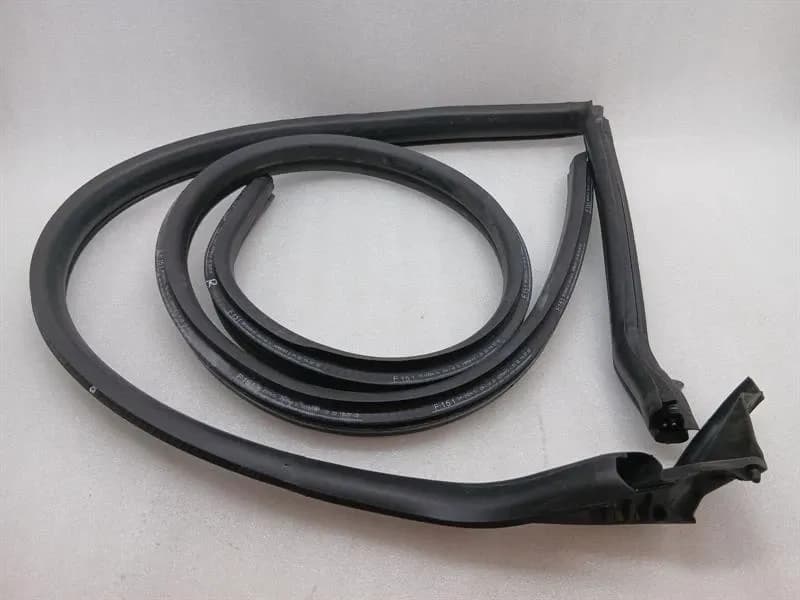 FERRARI Ferrari GTC4 Lusso T 3.9 V8 F151M Door Seal 86872100 RH Door Seals -