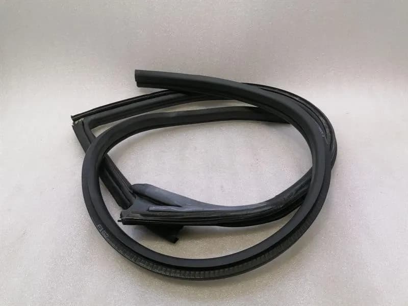 FERRARI Ferrari 812 Superfast F152M Right Door Seal Set 87765100 Right Door Seals -