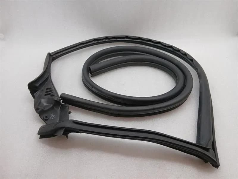 FERRARI Ferrari GTC4 Lusso T 3.9 V8 F151M Door Seal 86872000 LH Door Seals -