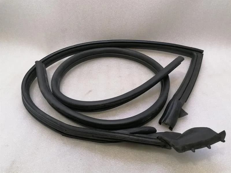 FERRARI Ferrari GTC4 Lusso F151M Left Door Seal 86872000 Left Door Seals -