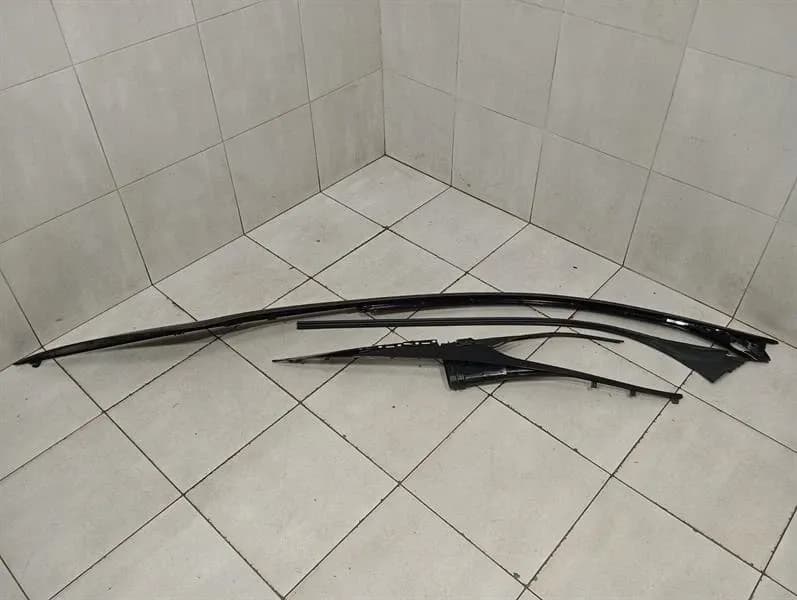 ASTON MARTIN Aston Martin DBS DB11 AM7 Right Body Molding HY53-519A36-HB Right Bar -